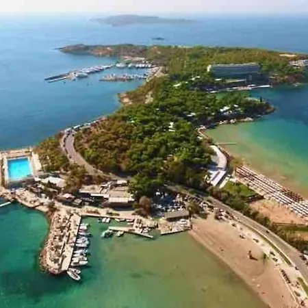 Seaside Beauty 5 Min Vouliagmeni